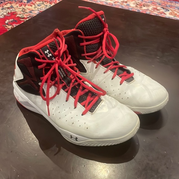 Under Armour Basketball shoes, we red and white - Picture 1 of 4